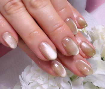 Cenbless　成増フェイシャル＆ネイルサロン　ご結婚おめでとうございます！アイボリーのウェディングドレスに合わせた微粒子マグネットのブライダルネイル