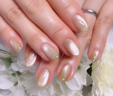 Cenbless　成増フェイシャル＆ネイルサロン　ご結婚おめでとうございます！アイボリーのウェディングドレスに合わせた微粒子マグネットのブライダルネイル