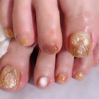 Cenbless　成増フェイシャル＆ネイルサロン　オレンジゴールドの華やかな煌めき☆キャッツアイ＆シェルの華やかフットジェルネイル