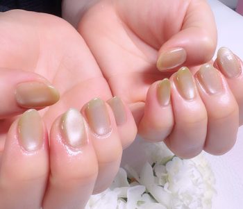 Cenbless　成増フェイシャル＆ネイルサロン　ご結婚おめでとうございます！アイボリーのウェディングドレスに合わせた微粒子マグネットのブライダルネイル