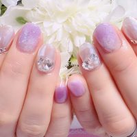 Cenbless　成増フェイシャル＆ネイルサロン　ライラックカラー×白フラワー♪ラグジュアリーコースのカラーチェンジネイル