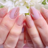 カラフル3色使いも上品に♪大人可愛いフラワーネイル