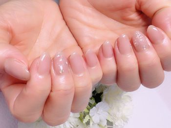 Cenbless　成増フェイシャル＆ネイルサロン　うるちゅるん♪と艶が可愛いヌーディーネイルに上品なオーロラの煌めき☆