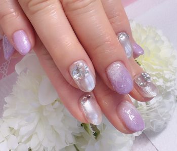 Cenbless　成増フェイシャル＆ネイルサロン　ライラックカラー×白フラワー♪ラグジュアリーコースのカラーチェンジネイル
