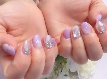 Cenbless　成増フェイシャル＆ネイルサロン　ライラックカラー×白フラワー♪ラグジュアリーコースのカラーチェンジネイル