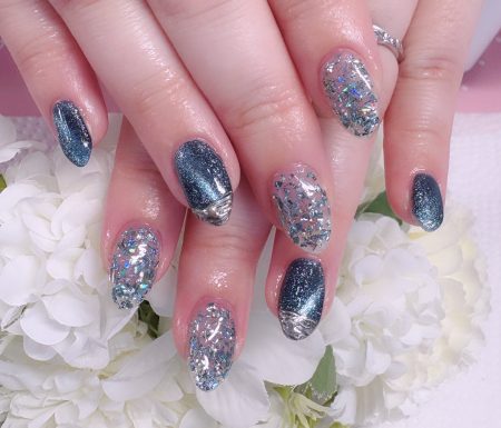 Cenbless　成増フェイシャル＆ネイルサロン　濃紺ブルーのマグネット×乱切りホログラムにミラーの煌めき♪シックな大人ネイル