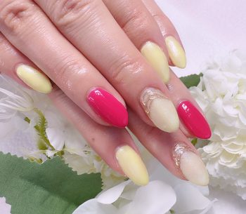 Cenbless　成増フェイシャル＆ネイルサロン　ハイビスカスのような元気な華やかさ！推しカラー配色＆ミラーアクセサリーネイル