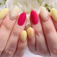 Cenbless　成増フェイシャル＆ネイルサロン　ハイビスカスのような元気な華やかさ！推しカラー配色＆ミラーアクセサリーネイル