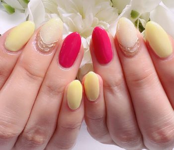 Cenbless　成増フェイシャル＆ネイルサロン　ハイビスカスのような元気な華やかさ！推しカラー配色＆ミラーアクセサリーネイル