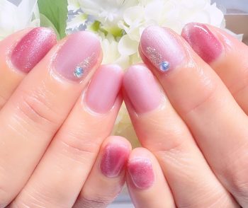 Cenbless　成増フェイシャル＆ネイルサロン　華やかなピンク配色♪キャッツアイネイルを上品に！
