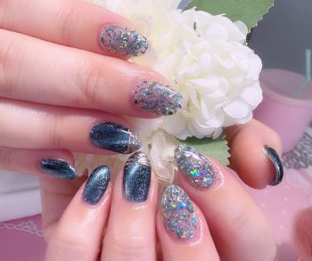 Cenbless　成増フェイシャル＆ネイルサロン　濃紺ブルーのマグネット×乱切りホログラムにミラーの煌めき♪シックな大人ネイル