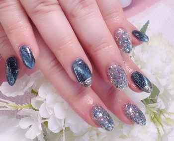 Cenbless　成増フェイシャル＆ネイルサロン　濃紺ブルーのマグネット×乱切りホログラムにミラーの煌めき♪シックな大人ネイル