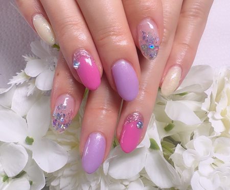 Cenbless　成増フェイシャル＆ネイルサロン　カラフル3色＆ラメホログラムで明るく可愛い梅雨ネイル