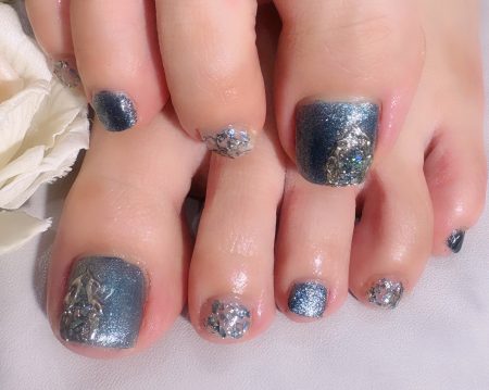 Cenbless　成増フェイシャル＆ネイルサロン　大人っぽいデニムブルーのキャッツアイ×乱切りオーロラフットネイル