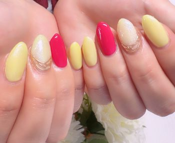 Cenbless　成増フェイシャル＆ネイルサロン　ハイビスカスのような元気な華やかさ！推しカラー配色＆ミラーアクセサリーネイル