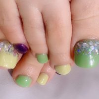 Cenbless　成増フェイシャル＆ネイルサロン　今年初のフットネイル！新緑グリーン＆梅雨パープルカラーにホログラムの煌めき