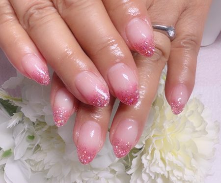 Cenbless　成増フェイシャル＆ネイルサロン　たまにはシンプルに？上品なピンク系ラメグラデーションネイル