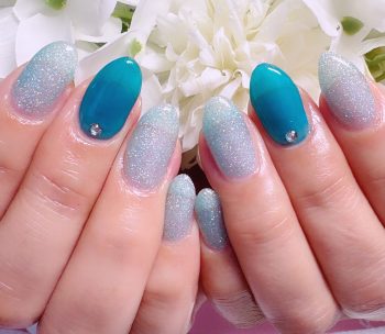 Cenbless　成増フェイシャル＆ネイルサロン　大人気カラーのエメラルドグリーンのシースルー！クリアラメと合わせて涼し気なネイル