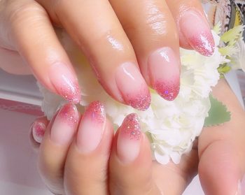 Cenbless　成増フェイシャル＆ネイルサロン　たまにはシンプルに？上品なピンク系ラメグラデーションネイル