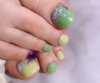 Cenbless　成増フェイシャル＆ネイルサロン　今年初のフットネイル！新緑グリーン＆梅雨パープルカラーにホログラムの煌めき