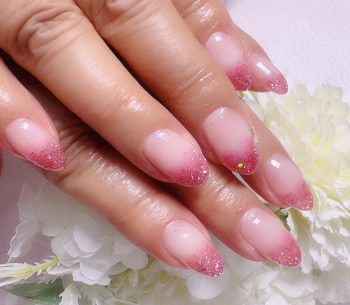 Cenbless　成増フェイシャル＆ネイルサロン　たまにはシンプルに？上品なピンク系ラメグラデーションネイル