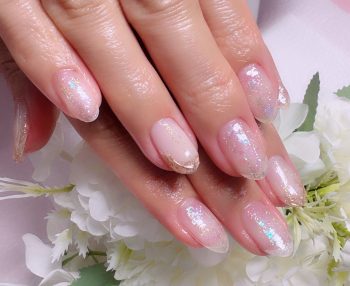 Cenbless　成増フェイシャル＆ネイルサロン　透明感ある煌めきで指先から涼やかに♪ニュアンスネイル