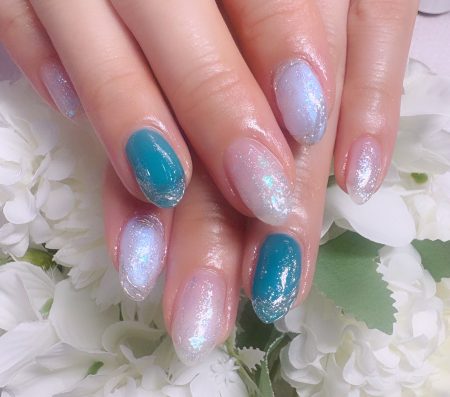 Cenbless　成増フェイシャル＆ネイルサロン　シースルーグリーン×パールホワイトにシルバーとオーロラの煌めきネイル