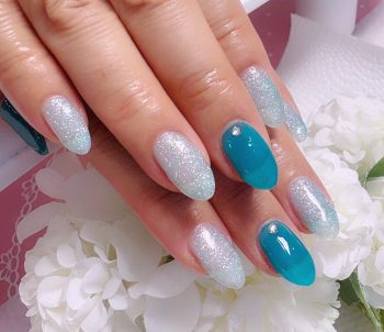 Cenbless　成増フェイシャル＆ネイルサロン　大人気カラーのエメラルドグリーンのシースルー！クリアラメと合わせて涼し気なネイル