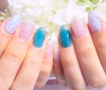 Cenbless　成増フェイシャル＆ネイルサロン　シースルーグリーン×パールホワイトにシルバーとオーロラの煌めきネイル