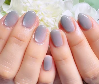 Cenbless　成増フェイシャル＆ネイルサロン　お洒落なアイスグレーの微粒子マグネットネイル