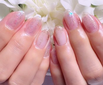 Cenbless　成増フェイシャル＆ネイルサロン　透明感ある煌めきで指先から涼やかに♪ニュアンスネイル