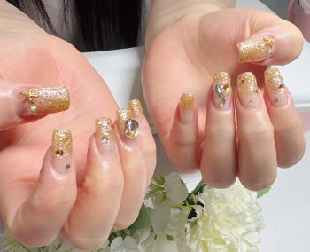 成増徒歩3分のフェイシャルエステ・ネイルサロン ビューティスタジオCenbless（センブレス）　ゴージャスな煌めき！ブロンズラメグラデーションネイルにストーンを贅沢に☆