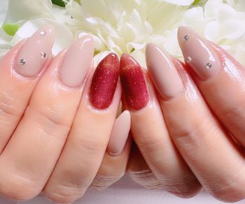 Cenbless　成増フェイシャル＆ネイルサロン　深みのあるボルドー系キャッツアイ×シックなグレージュカラー！上質感ある大人ネイル