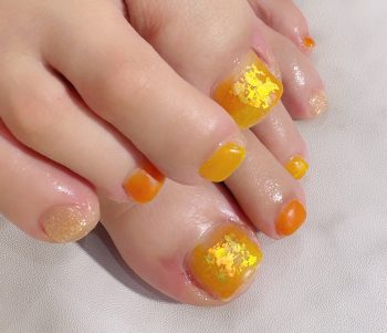 成増徒歩3分のフェイシャルエステ・ネイルサロン ビューティスタジオCenbless（センブレス）　フレッシュなビタミンカラーを艶消しマットで♪夏のビタミンカラーフットネイル