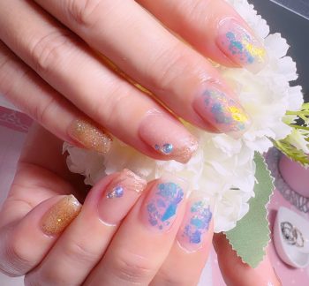 Cenbless　成増フェイシャル＆ネイルサロン　夏の煌めきを先取り！オーロラフレークのキラキラネイル