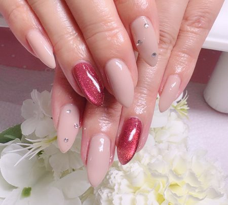 Cenbless　成増フェイシャル＆ネイルサロン　深みのあるボルドー系キャッツアイ×シックなグレージュカラー！上質感ある大人ネイル