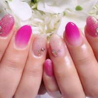 Cenbless　成増フェイシャル＆ネイルサロン　鮮やかなローズピンクで華やかに♪夏のピンクグラデーションネイル