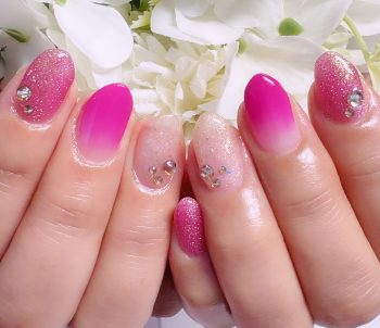 Cenbless　成増フェイシャル＆ネイルサロン　鮮やかなローズピンクで華やかに♪夏のピンクグラデーションネイル