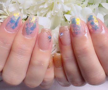 Cenbless　成増フェイシャル＆ネイルサロン　夏の煌めきを先取り！オーロラフレークのキラキラネイル