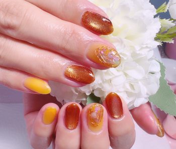 成増徒歩3分のフェイシャルエステ・ネイルサロン ビューティスタジオCenbless（センブレス）　夏満喫のオレンジ系ネイル！ギラギラな煌めき＆艶消しマットのシェルネイル