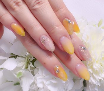 成増徒歩3分のフェイシャルエステ・ネイルサロン ビューティスタジオCenbless（センブレス）　推しのライブ仕様ネイル♪ビタミンカラーを大人っぽく！