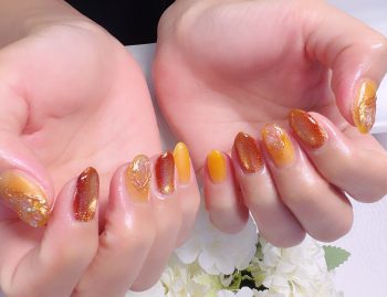 成増徒歩3分のフェイシャルエステ・ネイルサロン ビューティスタジオCenbless（センブレス）　夏満喫のオレンジ系ネイル！ギラギラな煌めき＆艶消しマットのシェルネイル