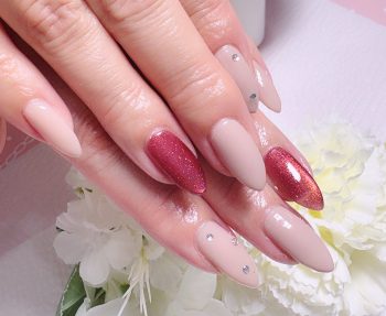Cenbless　成増フェイシャル＆ネイルサロン　深みのあるボルドー系キャッツアイ×シックなグレージュカラー！上質感ある大人ネイル