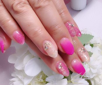 Cenbless　成増フェイシャル＆ネイルサロン　鮮やかなローズピンクで華やかに♪夏のピンクグラデーションネイル