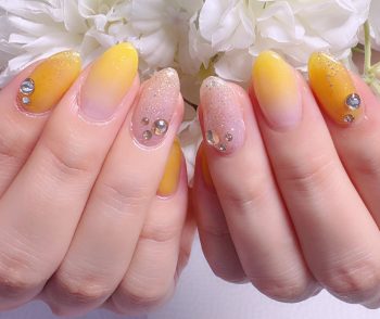 成増徒歩3分のフェイシャルエステ・ネイルサロン ビューティスタジオCenbless（センブレス）　推しのライブ仕様ネイル♪ビタミンカラーを大人っぽく！