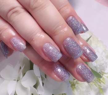 Cenbless　成増フェイシャル＆ネイルサロン　パープルみブルーのクリアラメワンカラーネイル