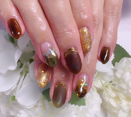 Cenbless　成増フェイシャル＆ネイルサロン　カーキ×ブラウンで魅せる、大人の晩夏シースルーネイル