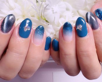成増徒歩3分女性限定サロン｜フェイシャル・プラズマ・ネイル ビューティスタジオCenbless（センブレス）　夜空のような奥行きブルー ラメ×キャッツアイで魅せる秋のきらめき