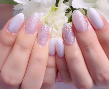 Cenbless　成増フェイシャル＆ネイルサロン　上品ホワイトパール×人気の大粒オーロラシルバーラメネイル