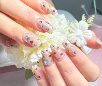 Cenbless　成増フェイシャル＆ネイルサロン　マルチカラーストーン！宝石箱のようにきらめくバースデーネイル